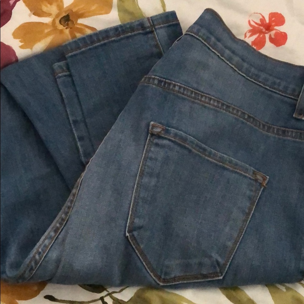 High-waist blue jeans. Size 1x.